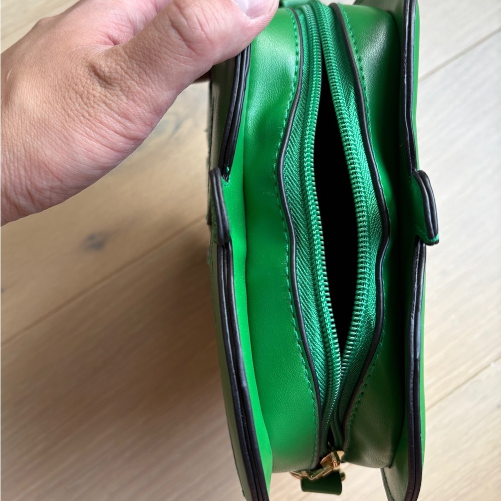 Monstera Green Leaf-Shaped Faux Leather PU Crossbody Bag - Picture 5 of 6
